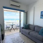 Kolonaki Seaview 1bdr Finikoudes Lárnaca