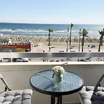Kolonaki Seaview 1bdr Finikoudes Lárnaca