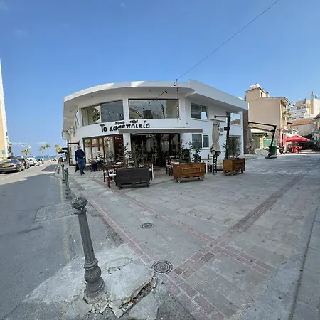 Апартаменти Kolonaki Seaview 1bdr Finikoudes