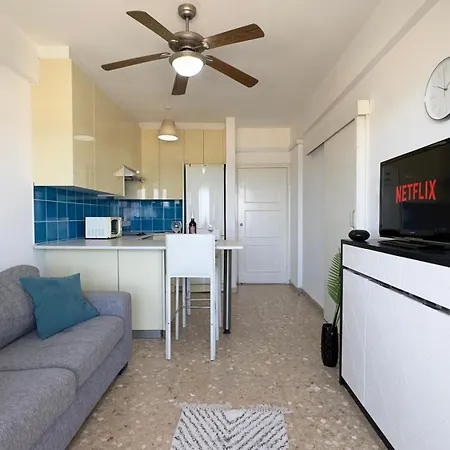 Kolonaki Seaview 1bdr Finikoudes Апартаменти Ларнака