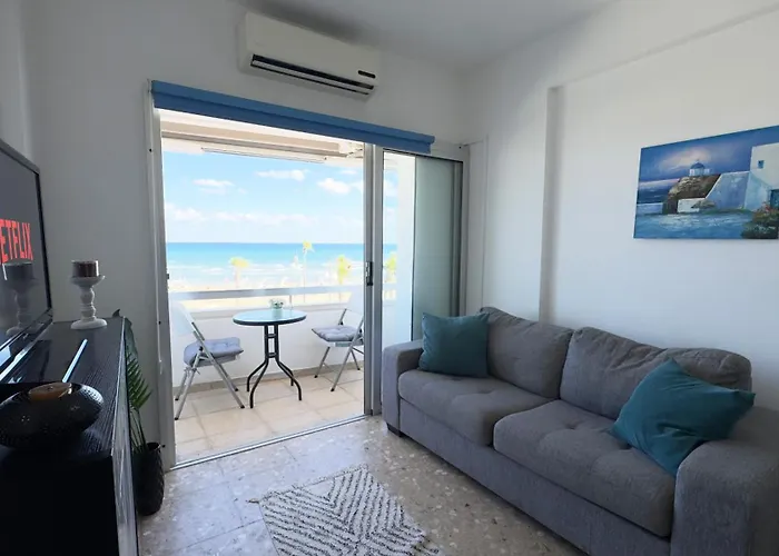 Kolonaki Seaview 1bdr Finikoudes Λάρνακα