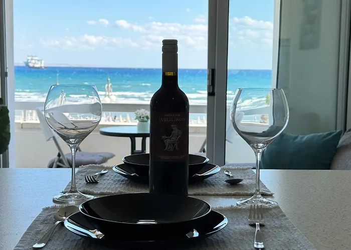 Διαμέρισμα Kolonaki Seaview 1bdr Finikoudes