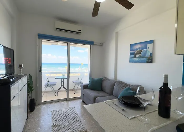 Kolonaki Seaview 1bdr Finikoudes * Larnaca